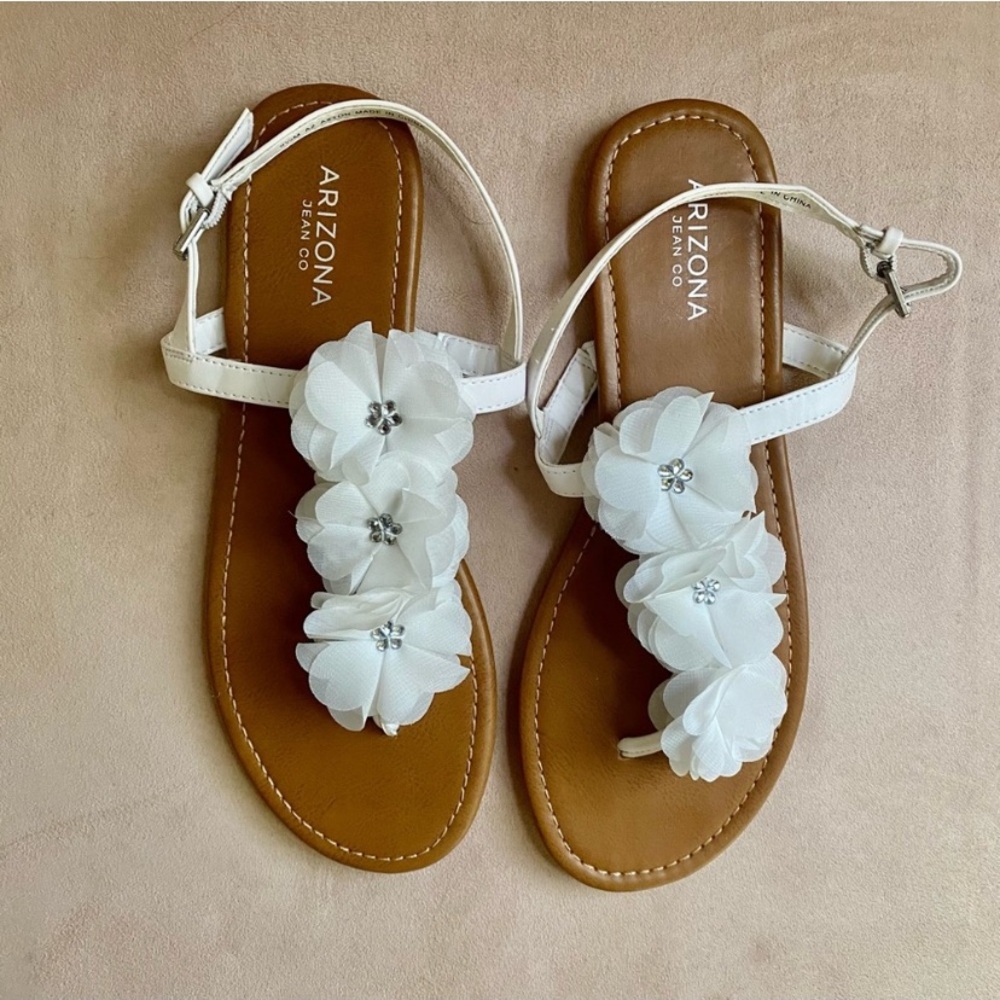 Arizona Jean Company White Floral Sandal